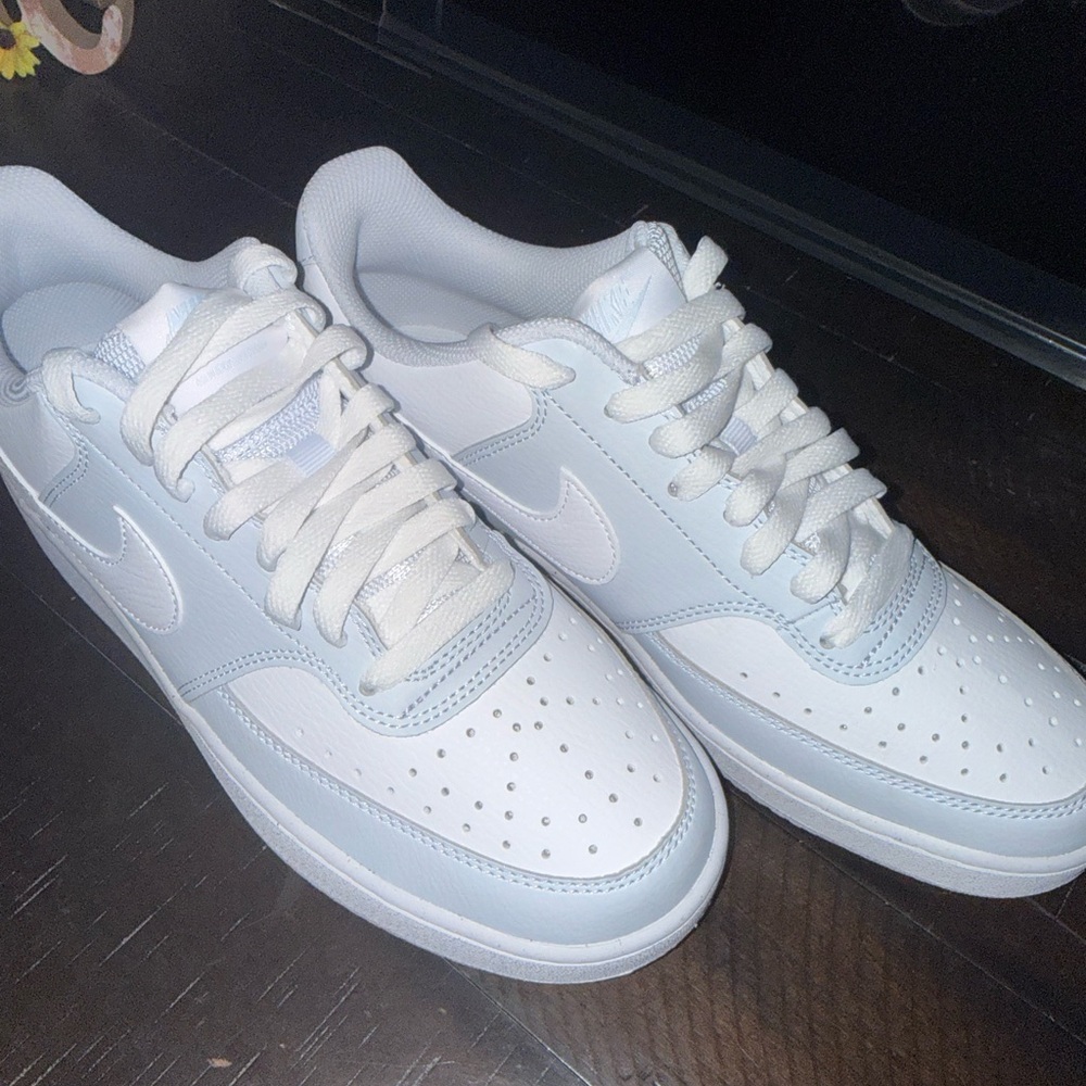 Stylish Men's White and Gray Sneakers